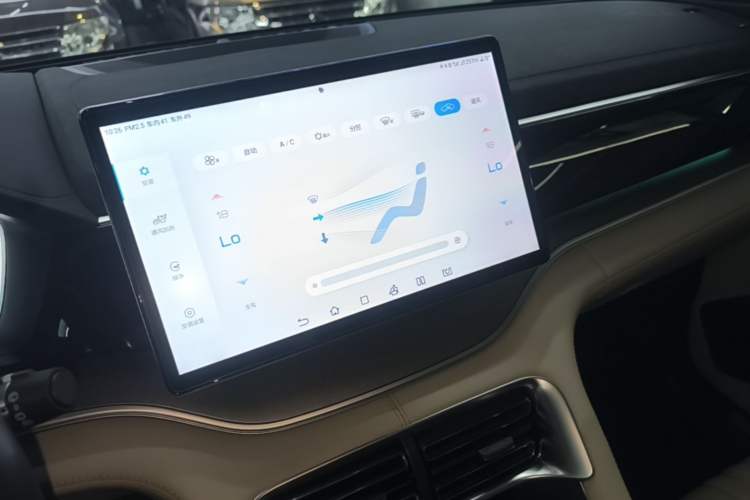Used BYD Song PLUS New Energy 2023 Champion Edition EV 520KM Flagship Model Audio And AC Panel