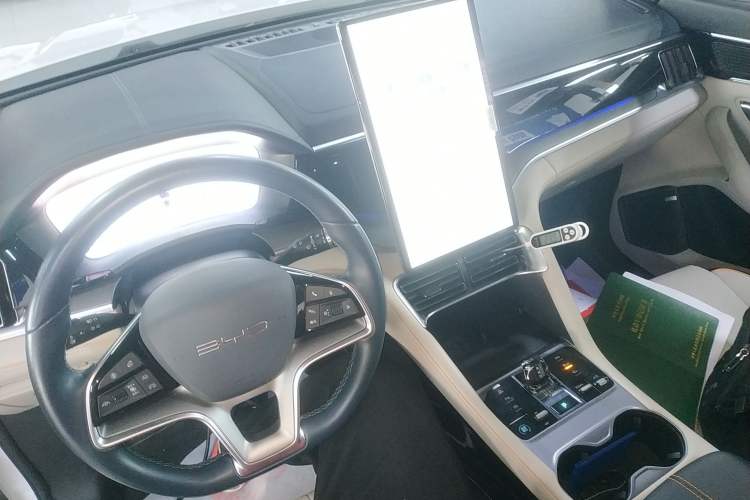 Used BYD Song PLUS New Energy 2023 Champion Edition DM-i 150KM Flagship PLUS 5G Center Console