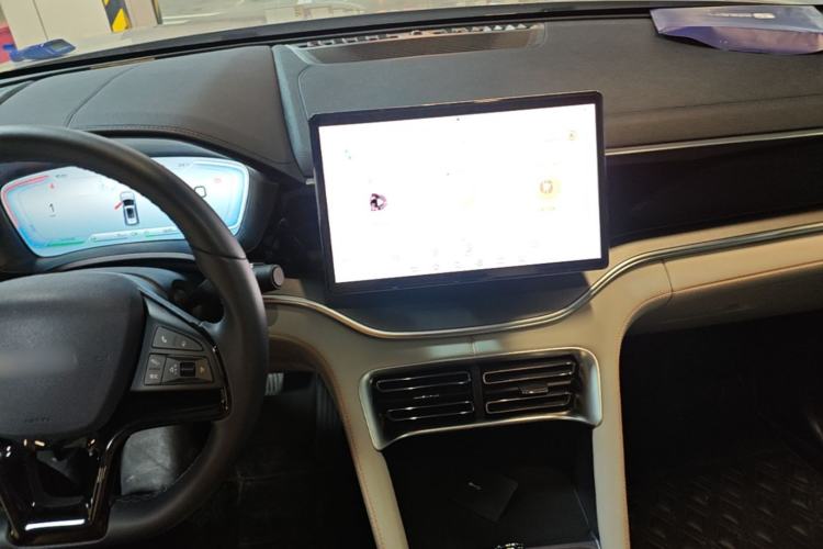 Used BYD Song PLUS New Energy 2023 Champion Edition DM-i 110KM Flagship Model Center Console