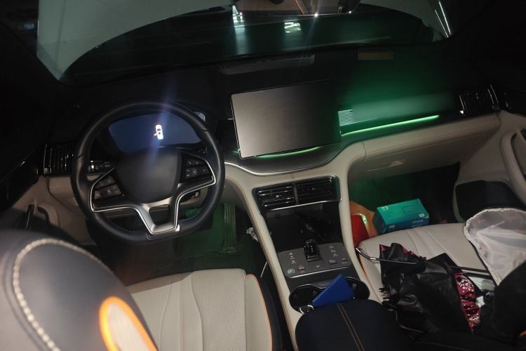 Used BYD Song PLUS New Energy 2023 Champion Edition EV 520KM Flagship Model Center Console
