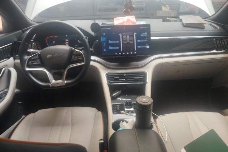 Used BYD Song PLUS New Energy 2023 Champion Edition EV 520KM Flagship Model Center Console