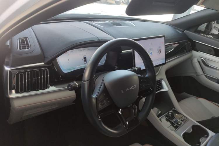 Used BYD Song PLUS New Energy 2023 Champion Edition EV 520KM Luxury Model Center Console