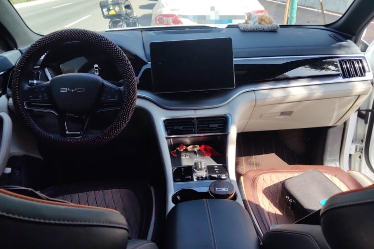 Used BYD Song PLUS New Energy 2023 Champion Edition EV 520KM Prestige Model Center Console