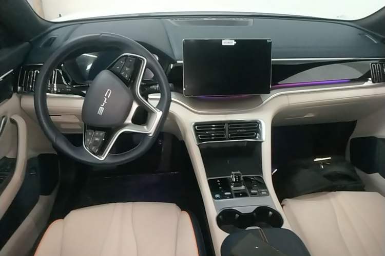 Used BYD Song PLUS New Energy 2023 Champion Edition DM-i 110KM Flagship PLUS Center Console
