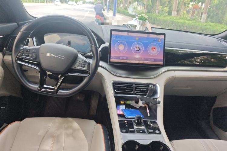 Used BYD Song PLUS New Energy 2023 Champion Edition EV 520KM Prestige Model Center Console