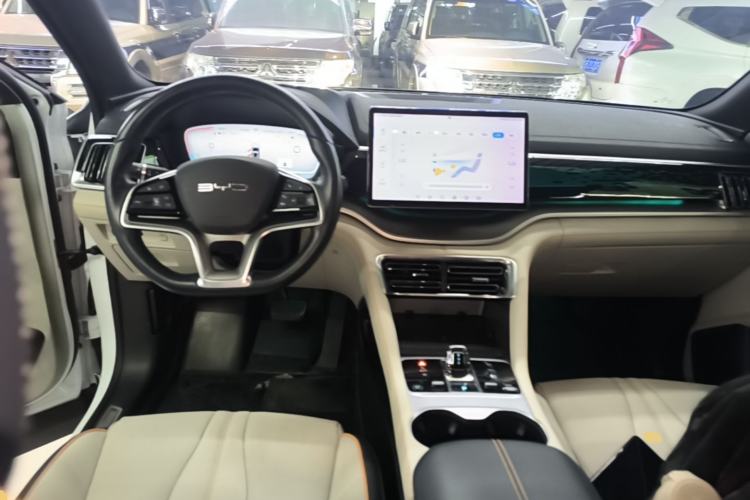 Used BYD Song PLUS New Energy 2023 Champion Edition EV 520KM Flagship Model Center Console
