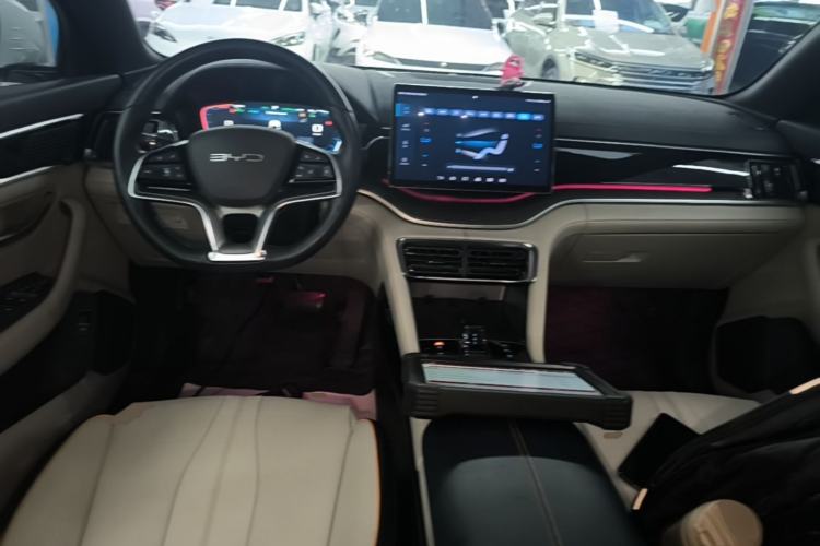 Used BYD Song PLUS New Energy 2023 Champion Edition DM-i 110KM Flagship PLUS Center Console
