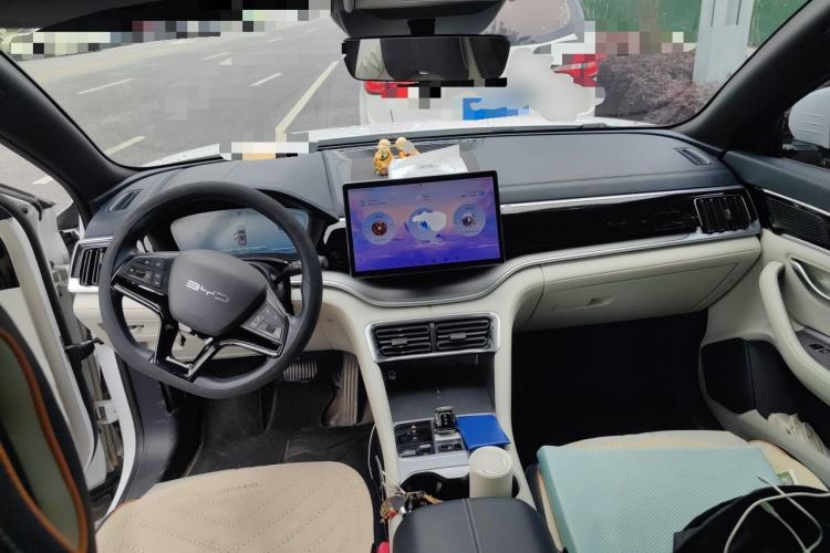 Used BYD Song PLUS New Energy 2023 Champion Edition DM-i 110KM Flagship Model Center Console