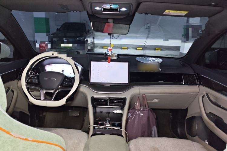 Used BYD Song PLUS New Energy 2023 Champion Edition DM-i 110KM Flagship PLUS Center Console