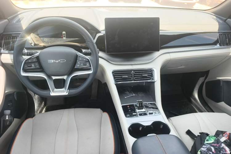 Used BYD Song PLUS New Energy 2023 Champion Edition DM-i 150KM Flagship PLUS Center Console