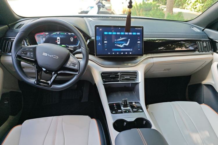 Used BYD Song PLUS New Energy 2023 Champion Edition EV 520KM Prestige Model Center Console