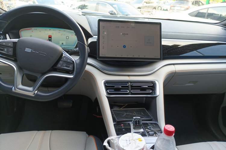 Used BYD Song PLUS New Energy 2023 Champion Edition DM-i 110KM Flagship PLUS Center Console