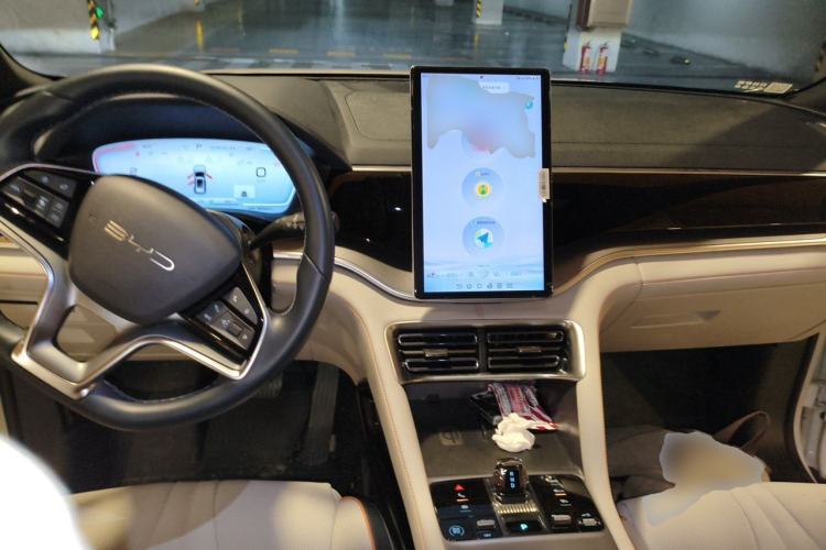 Used BYD Song PLUS New Energy 2023 Champion Edition DM-i 150KM Flagship PLUS Center Console
