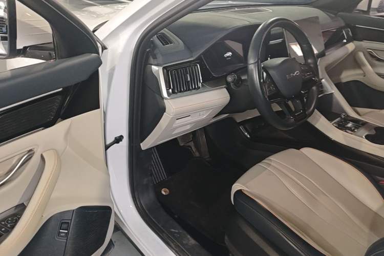 Used BYD Song PLUS New Energy 2023 Champion Edition DM-i 110KM Flagship Model Driver Seat