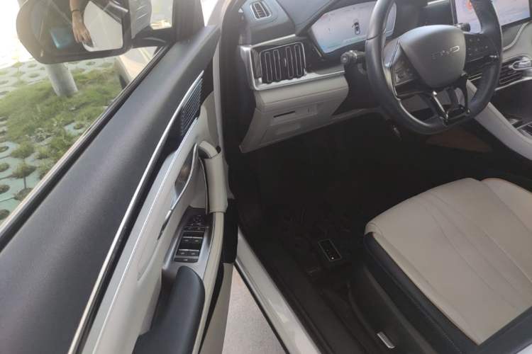 Used BYD Song PLUS New Energy 2023 Champion Edition EV 520KM Luxury Model Driver Seat