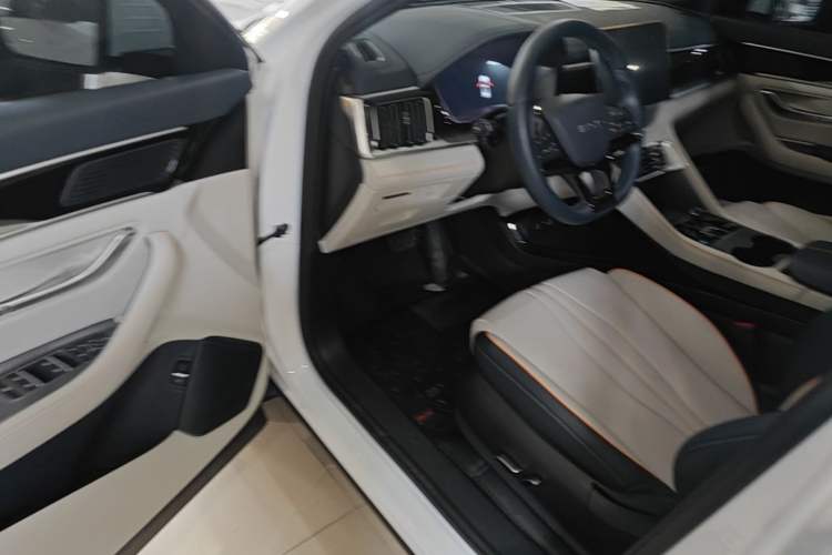 Used BYD Song PLUS New Energy 2023 Champion Edition DM-i 110KM Flagship Model Driver Seat