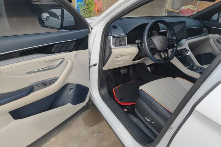 Used BYD Song PLUS New Energy 2023 Champion Edition DM-i 110KM Flagship Model Driver Seat