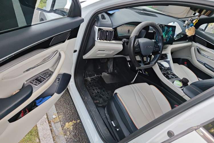 Used BYD Song PLUS New Energy 2023 Champion Edition DM-i 110KM Flagship Model Driver Seat