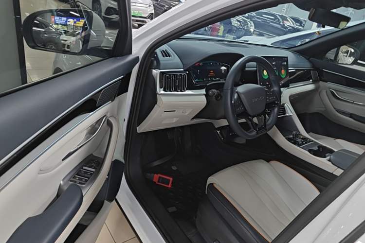 Used BYD Song PLUS New Energy 2023 Champion Edition DM-i 110KM Flagship Model Driver Seat