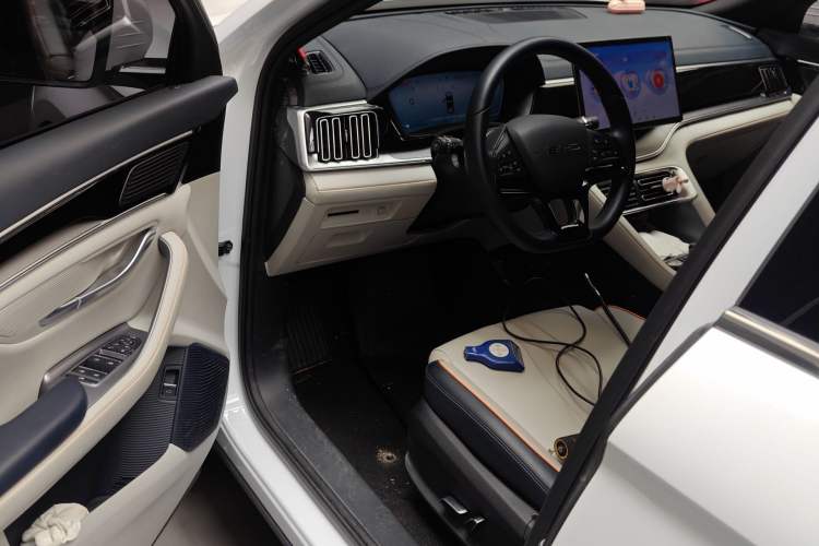 Used BYD Song PLUS New Energy 2023 Champion Edition DM-i 110KM Flagship Model Driver Seat