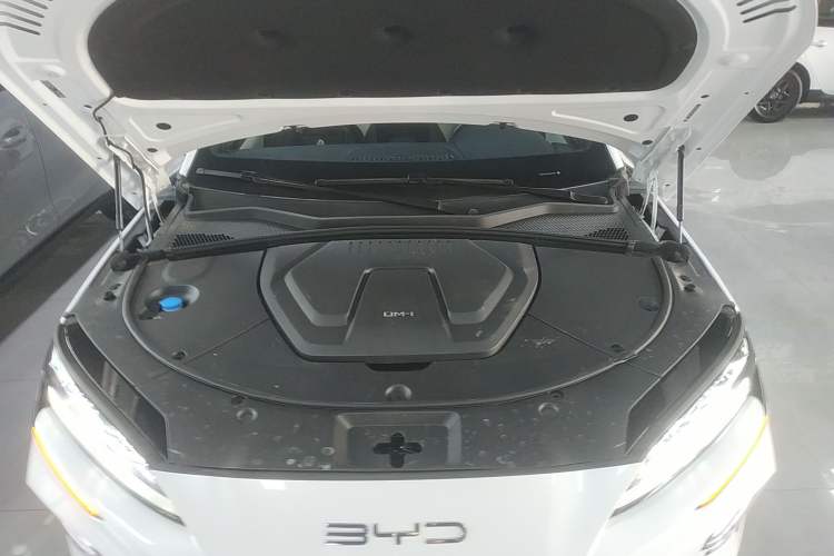 Used BYD Song PLUS New Energy 2023 Champion Edition DM-i 150KM Flagship PLUS 5G Engine Bay