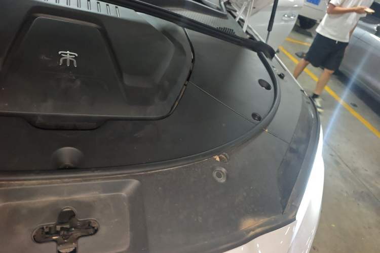 Used BYD Song PLUS New Energy 2023 Champion Edition EV 520KM Luxury Model Engine Bay Left