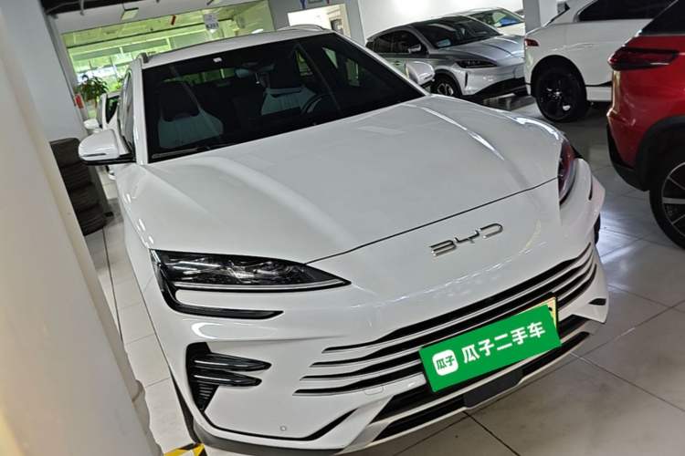 Used BYD Song PLUS New Energy 2023 Champion Edition DM-i 110KM Flagship Model Front Right 45 Deg