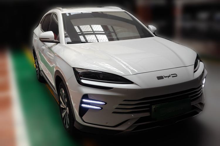 Used BYD Song PLUS New Energy 2023 Champion Edition DM-i 110KM Flagship Model Front Right 45 Deg