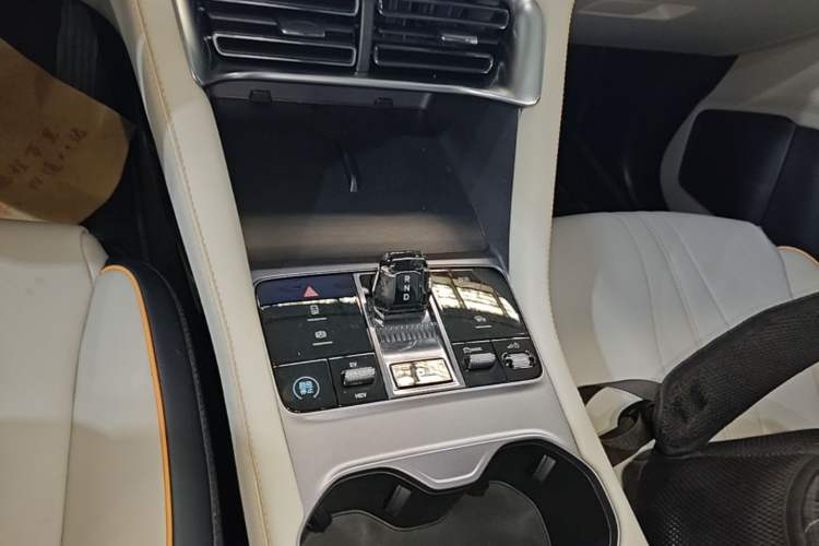Used BYD Song PLUS New Energy 2023 Champion Edition DM-i 110KM Flagship Model Gear Lever