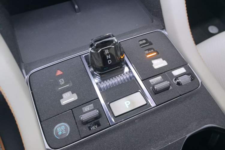 Used BYD Song PLUS New Energy 2023 Champion Edition DM-i 110KM Flagship PLUS Gear Lever