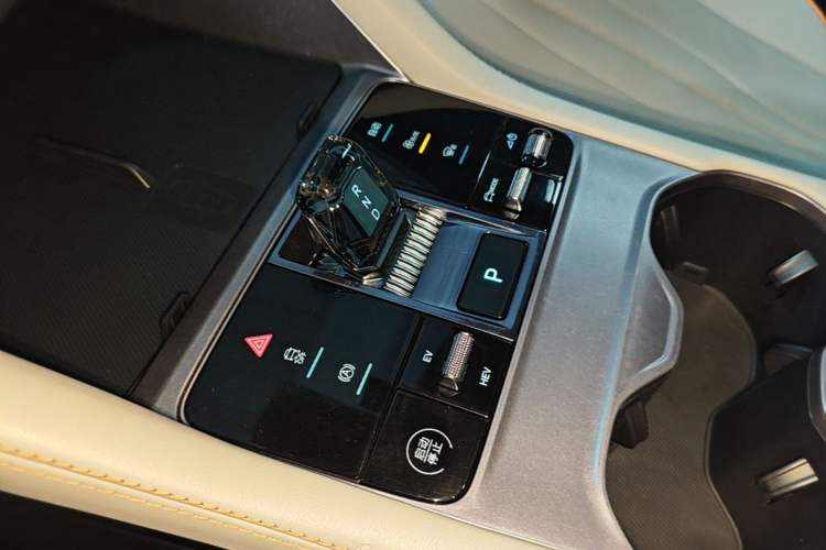 Used BYD Song PLUS New Energy 2023 Champion Edition DM-i 110KM Flagship PLUS Gear Lever