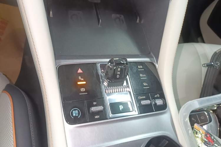 Used BYD Song PLUS New Energy 2023 Champion Edition DM-i 150KM Flagship PLUS Gear Lever