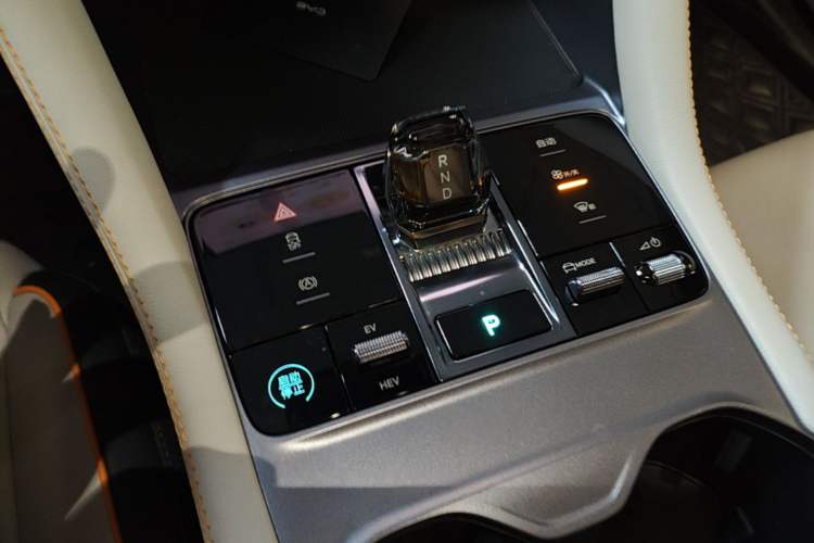 Used BYD Song PLUS New Energy 2023 Champion Edition DM-i 110KM Flagship Model Gear Lever