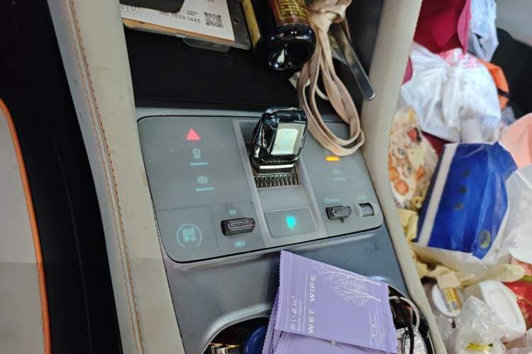 Used BYD Song PLUS New Energy 2023 Champion Edition DM-i 110KM Flagship Model Gear Lever