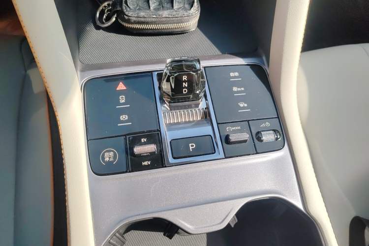 Used BYD Song PLUS New Energy 2023 Champion Edition DM-i 110KM Flagship Model Gear Lever
