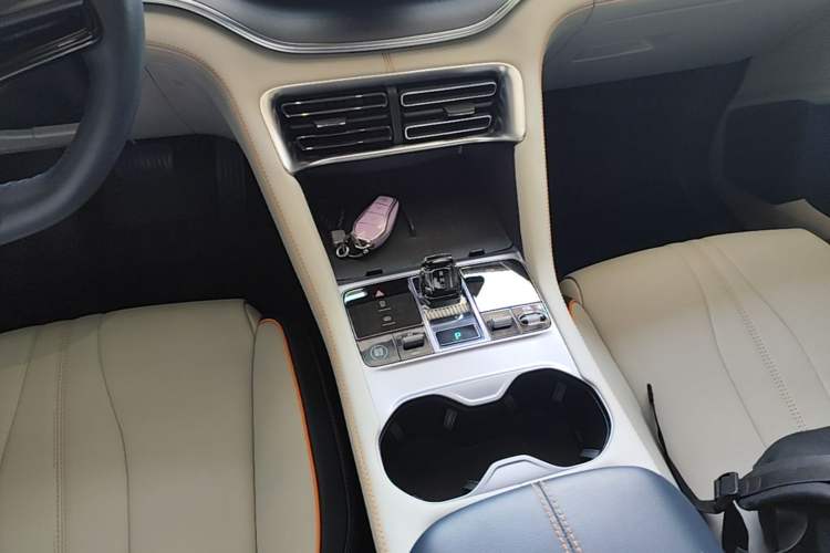 Used BYD Song PLUS New Energy 2023 Champion Edition DM-i 110KM Flagship Model Gear Lever