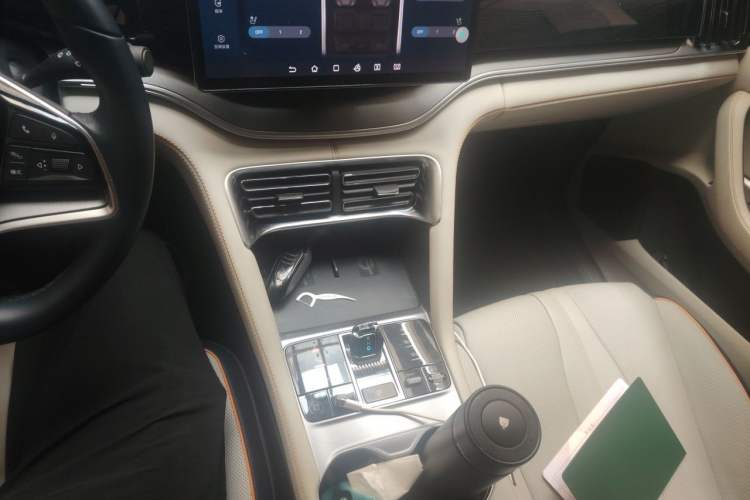 Used BYD Song PLUS New Energy 2023 Champion Edition EV 520KM Flagship Model Gear Lever