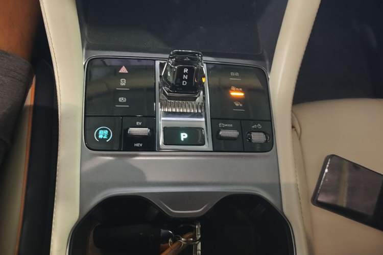 Used BYD Song PLUS New Energy 2023 Champion Edition DM-i 110KM Flagship Model Gear Lever