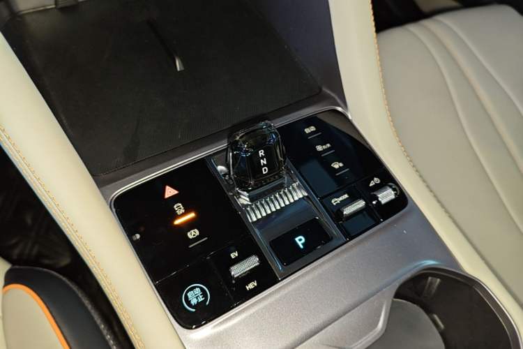 Used BYD Song PLUS New Energy 2023 Champion Edition DM-i 110KM Flagship Model Gear Lever