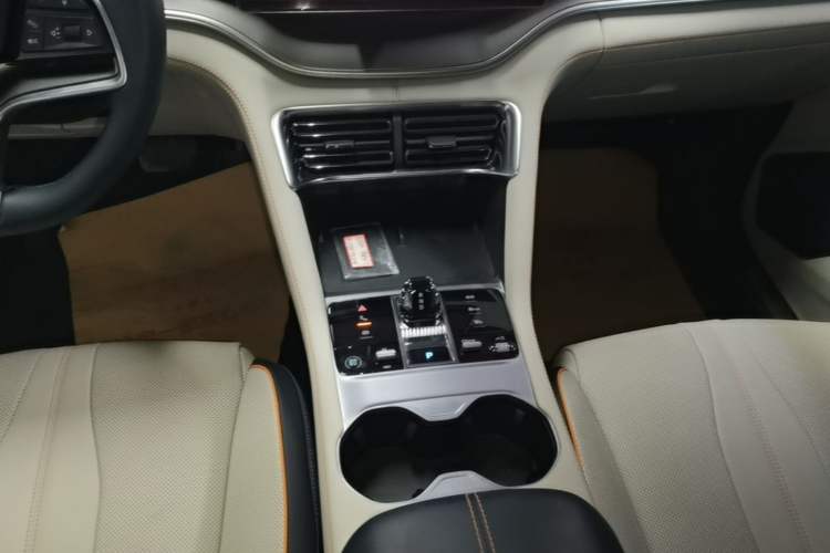 Used BYD Song PLUS New Energy 2023 Champion Edition DM-i 150KM Flagship PLUS Gear Lever