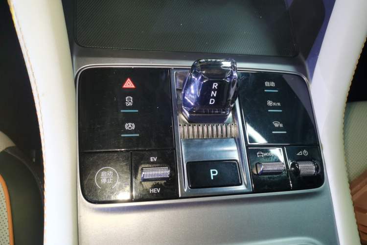 Used BYD Song PLUS New Energy 2023 Champion Edition DM-i 110KM Flagship PLUS Gear Lever