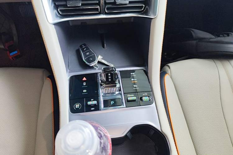 Used BYD Song PLUS New Energy 2023 Champion Edition DM-i 110KM Flagship PLUS Gear Lever