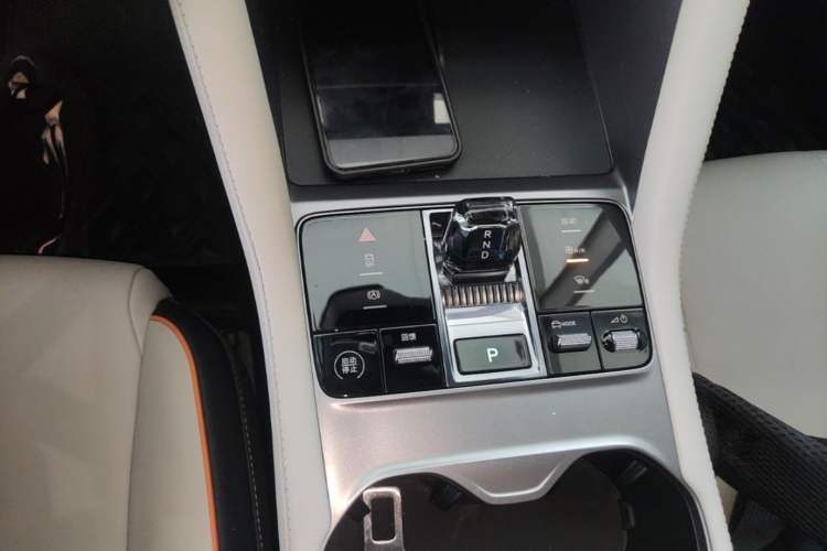 Used BYD Song PLUS New Energy 2023 Champion Edition EV 520KM Luxury Model Gear Lever