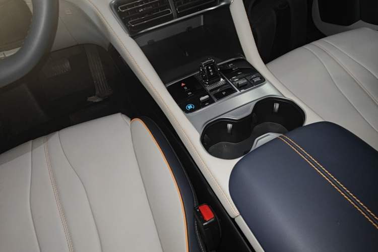 Used BYD Song PLUS New Energy 2023 Champion Edition DM-i 110KM Flagship Model Gear Lever