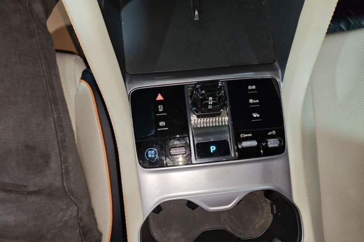 Used BYD Song PLUS New Energy 2023 Champion Edition DM-i 110KM Flagship PLUS Gear Lever