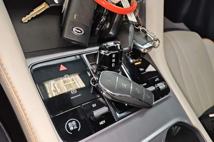 Used BYD Song PLUS New Energy 2023 Champion Edition DM-i 110KM Flagship PLUS Gear Lever
