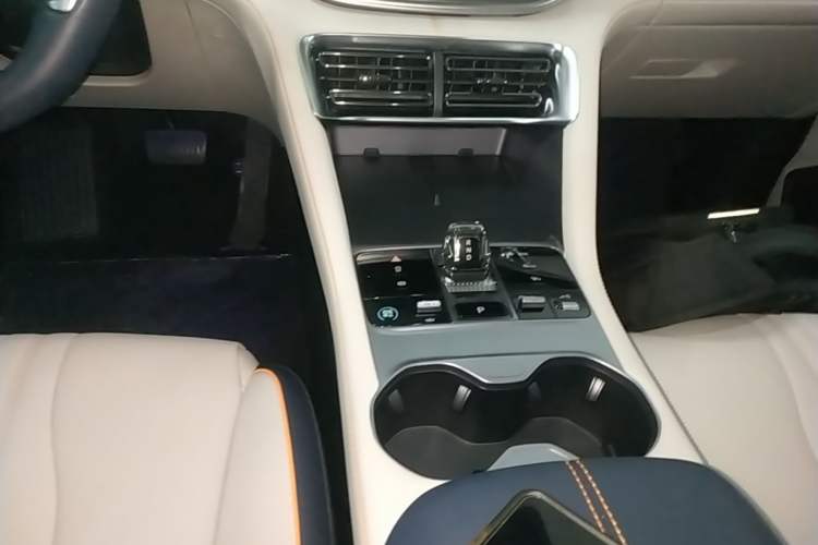 Used BYD Song PLUS New Energy 2023 Champion Edition DM-i 110KM Flagship PLUS Gear Lever