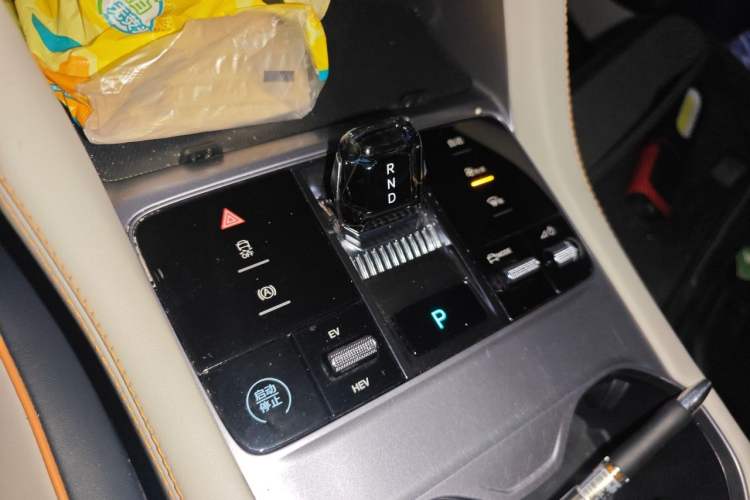 Used BYD Song PLUS New Energy 2023 Champion Edition DM-i 110KM Flagship Model Gear Lever