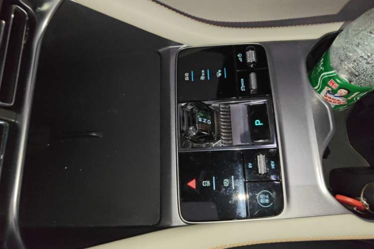 Used BYD Song PLUS New Energy 2023 Champion Edition DM-i 110KM Flagship PLUS Gear Lever