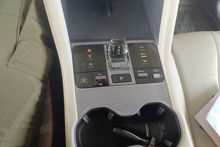 Used BYD Song PLUS New Energy 2023 Champion Edition DM-i 110KM Flagship PLUS Gear Lever